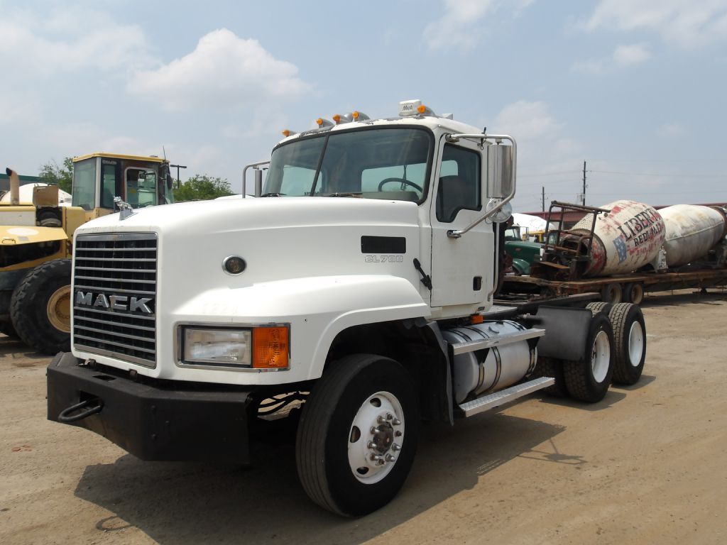 2006 MACK CL733 in Houston, TX