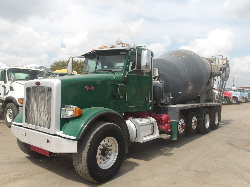2014 PETERBILT 365 in Houston, TX