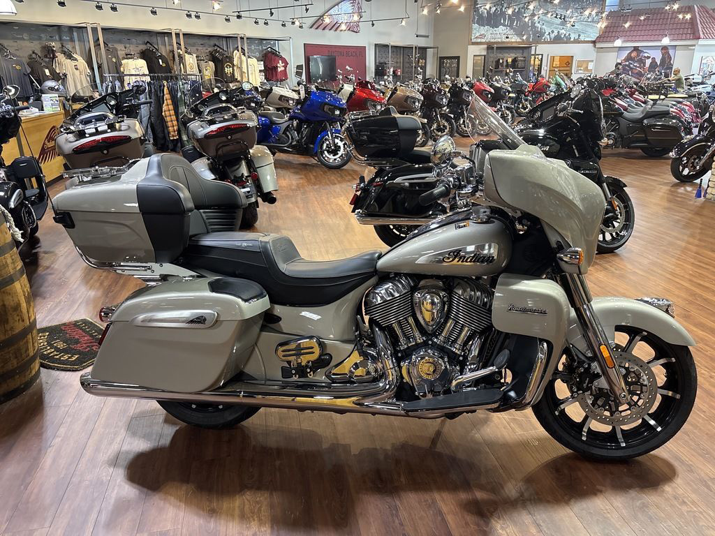 2025 Indian Roadmaster Limited W/Powerband Audio Silver Quartz M LIMITED in Daytona Beach, FL