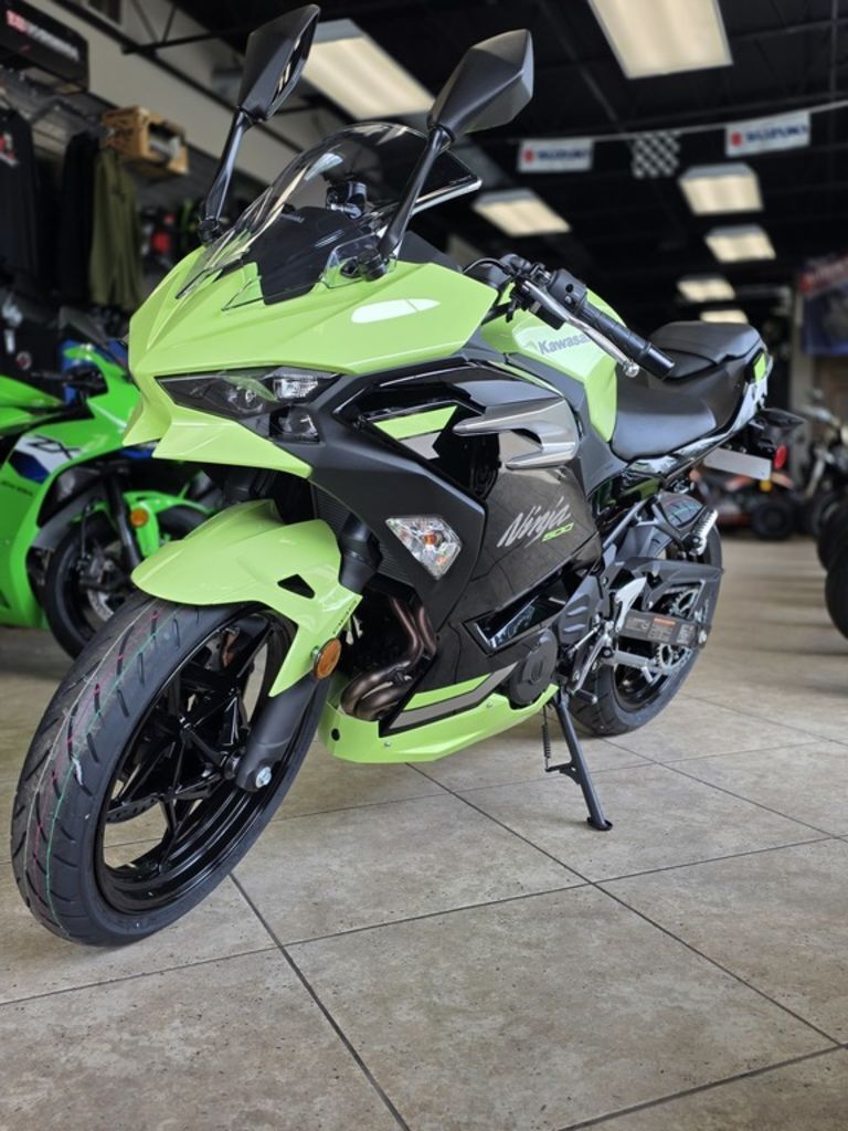 2026 Kawasaki Ninja® 500 ABS Metallic Yellowish Green/Ebony ABS in Carol Stream, IL