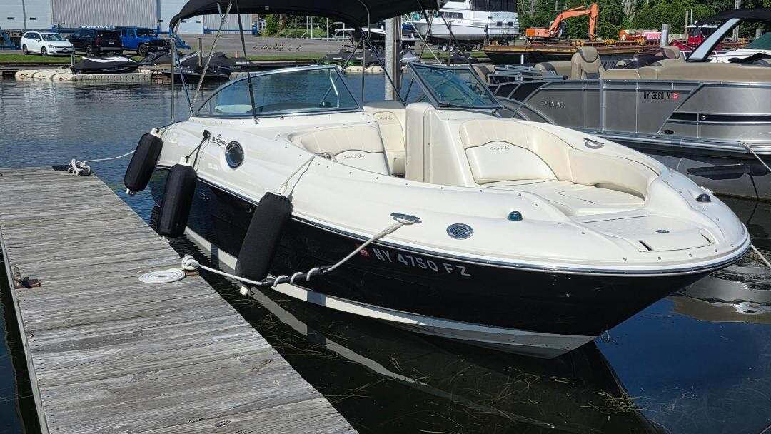 2008 Sea Ray Sundeck 240 300 in sodus point NY