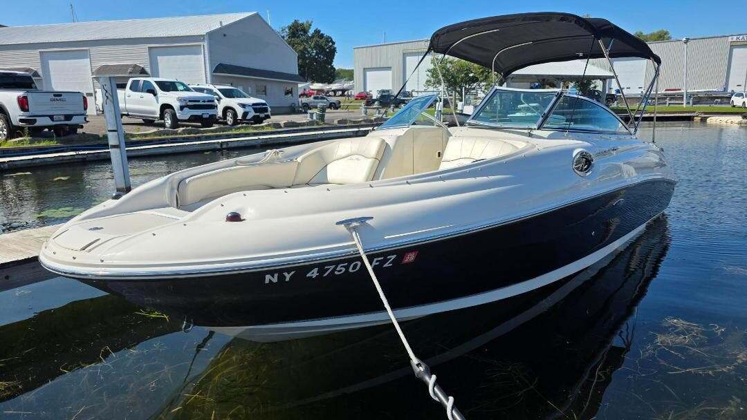 2008 Sea Ray Sundeck 240 300 in sodus point NY