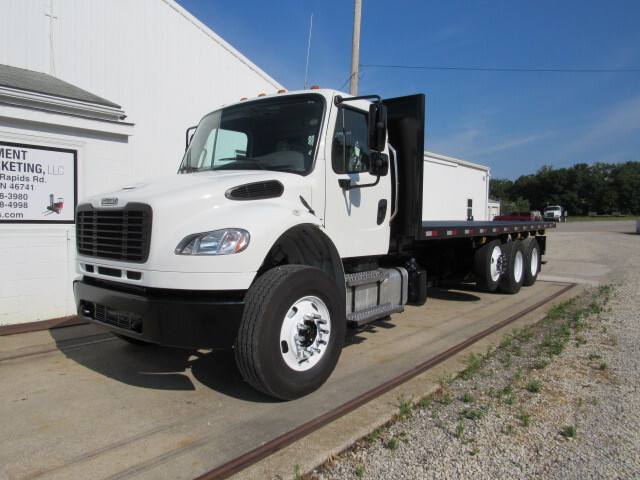 2023 FREIGHTLINER BUSINESS CLASS M2 106 in Grabill, IN