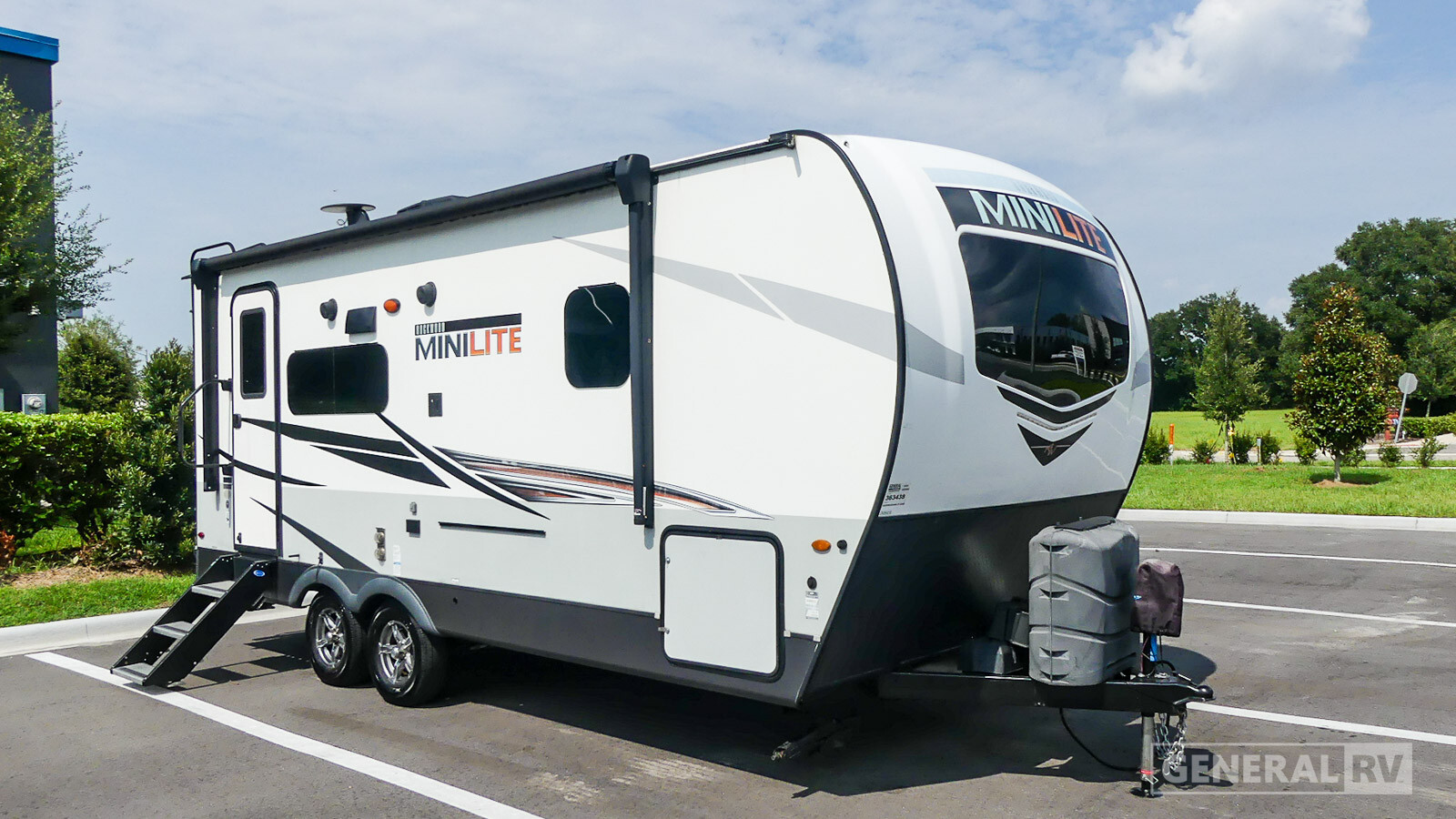 2022 Forest River ROCKWOOD MINI LITE 2205S in winter garden FL