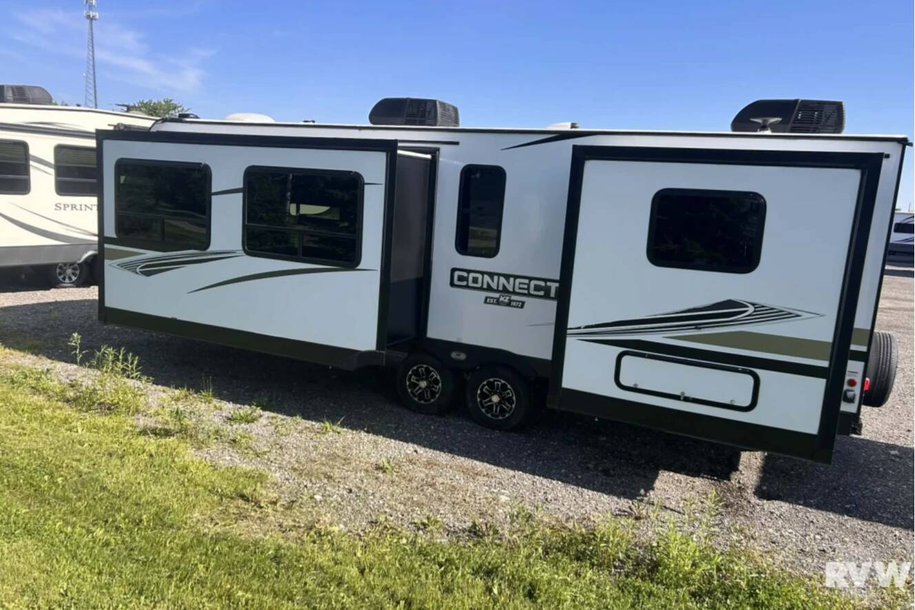 A photo of this 2022 Kz Connect 272FK