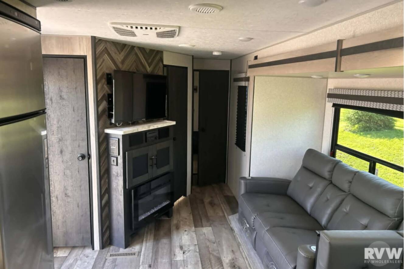 A photo of this 2022 Kz Connect 272FK