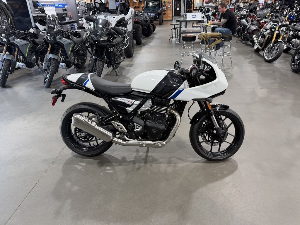 2026 Triumph Thruxton 400 Phantom Black / Aluminium Silver 400 in Fayetteville, NC