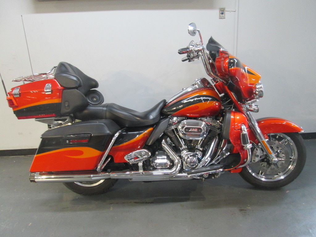 2013 Harley-Davidson® FLHTCUSE8 - CVO Ultra Classic® Electra Glide® CVO ULTRA CLASSIC in Lewis Center, OH