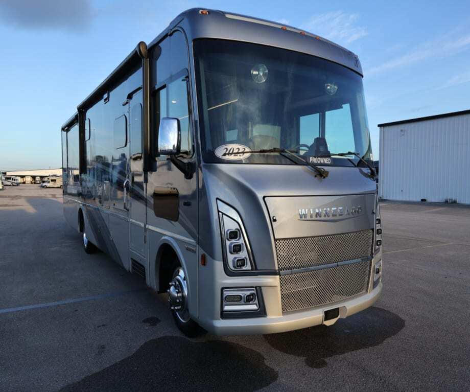 2023 Winnebago ADVENTURER 35F in port st. lucie FL