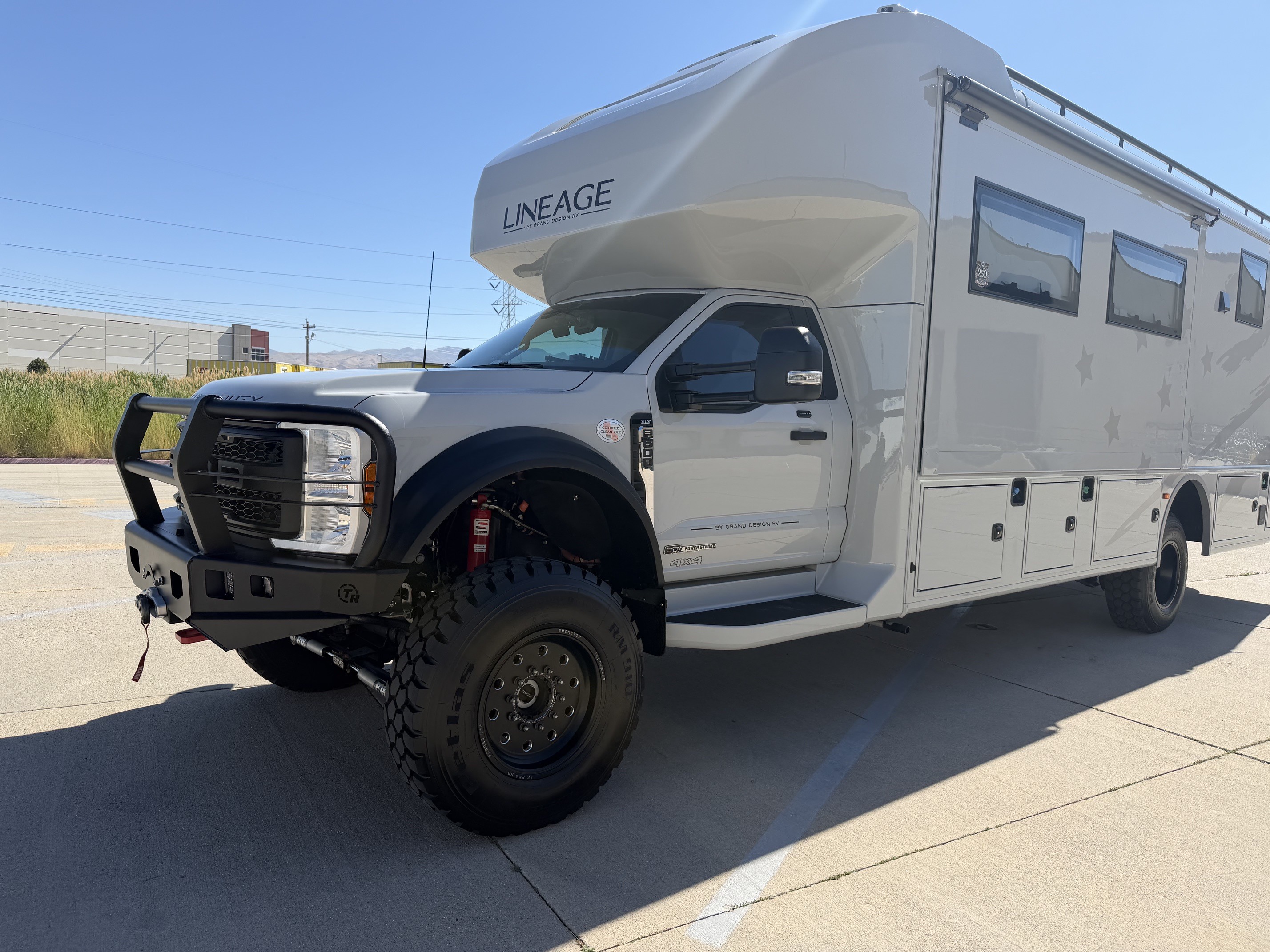 2026 Grand Design LINEAGE SERIES F 31ZW RV
