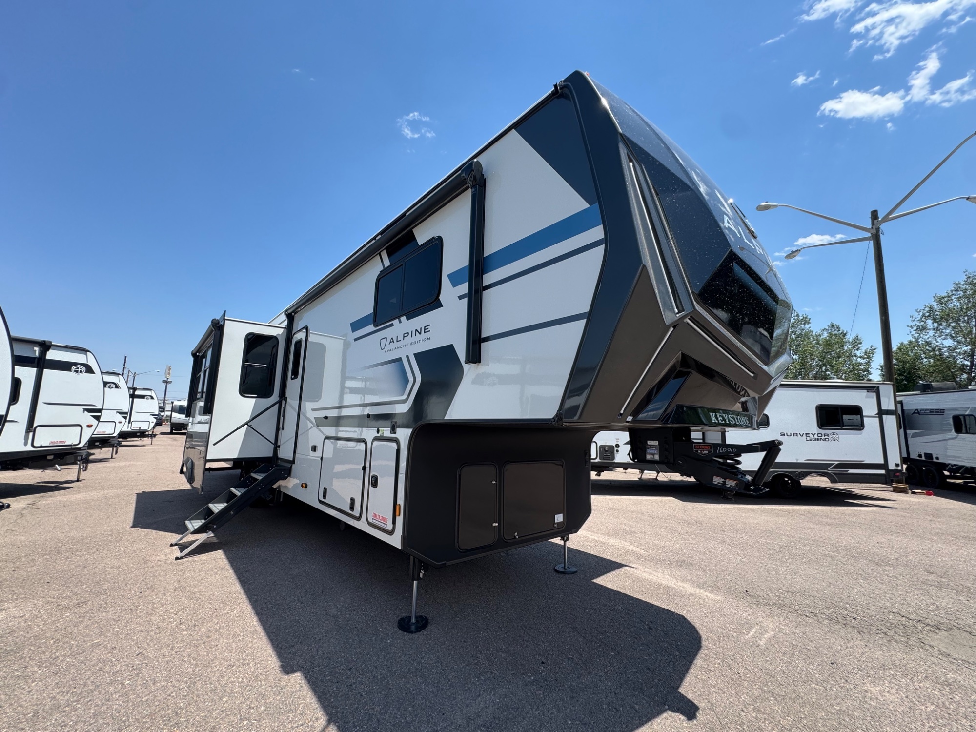 2027 Keystone Alpine Avalanche 390DS in wheat ridge CO