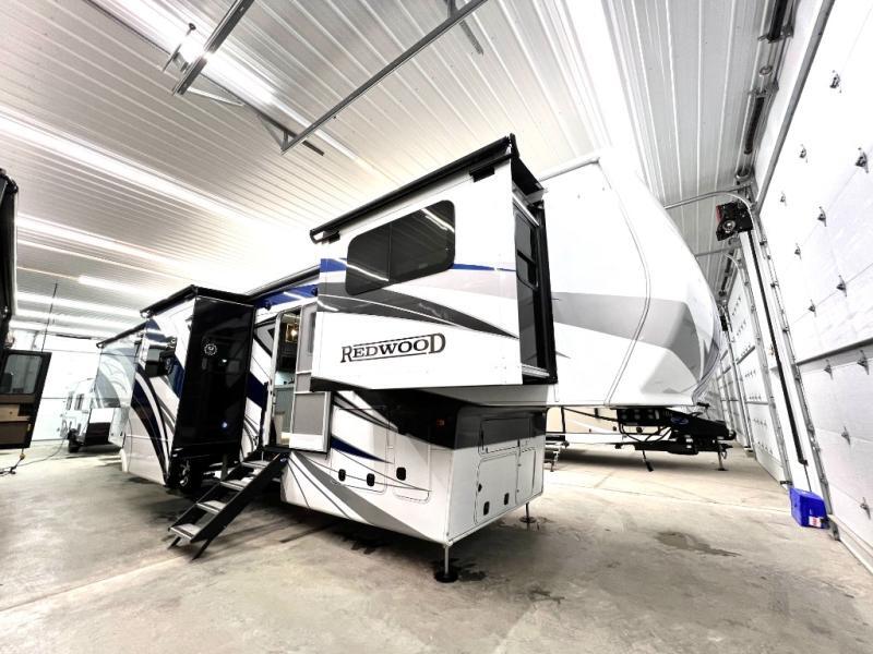 2024 Crossroads Redwood RW4200FL in wabash IN