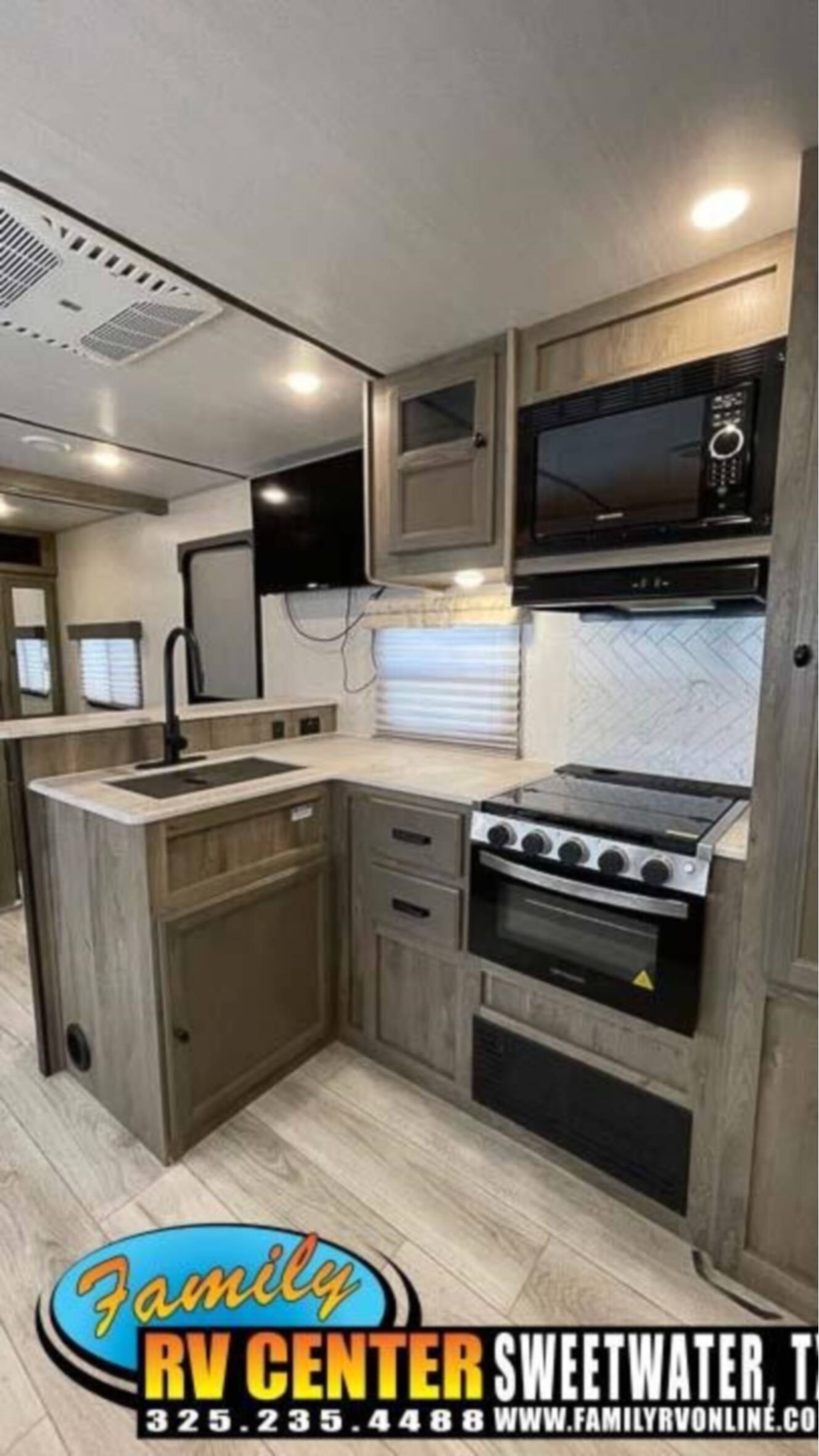 A photo of this 2022 Forest River SURVEYOR LEGEND 276BHLE