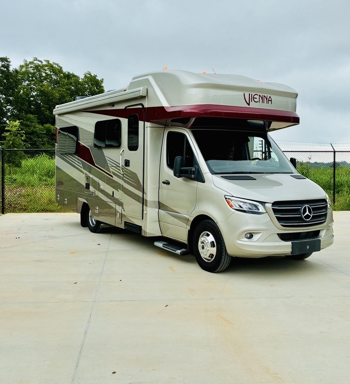 2025 Renegade VIENNA 25DLC RV