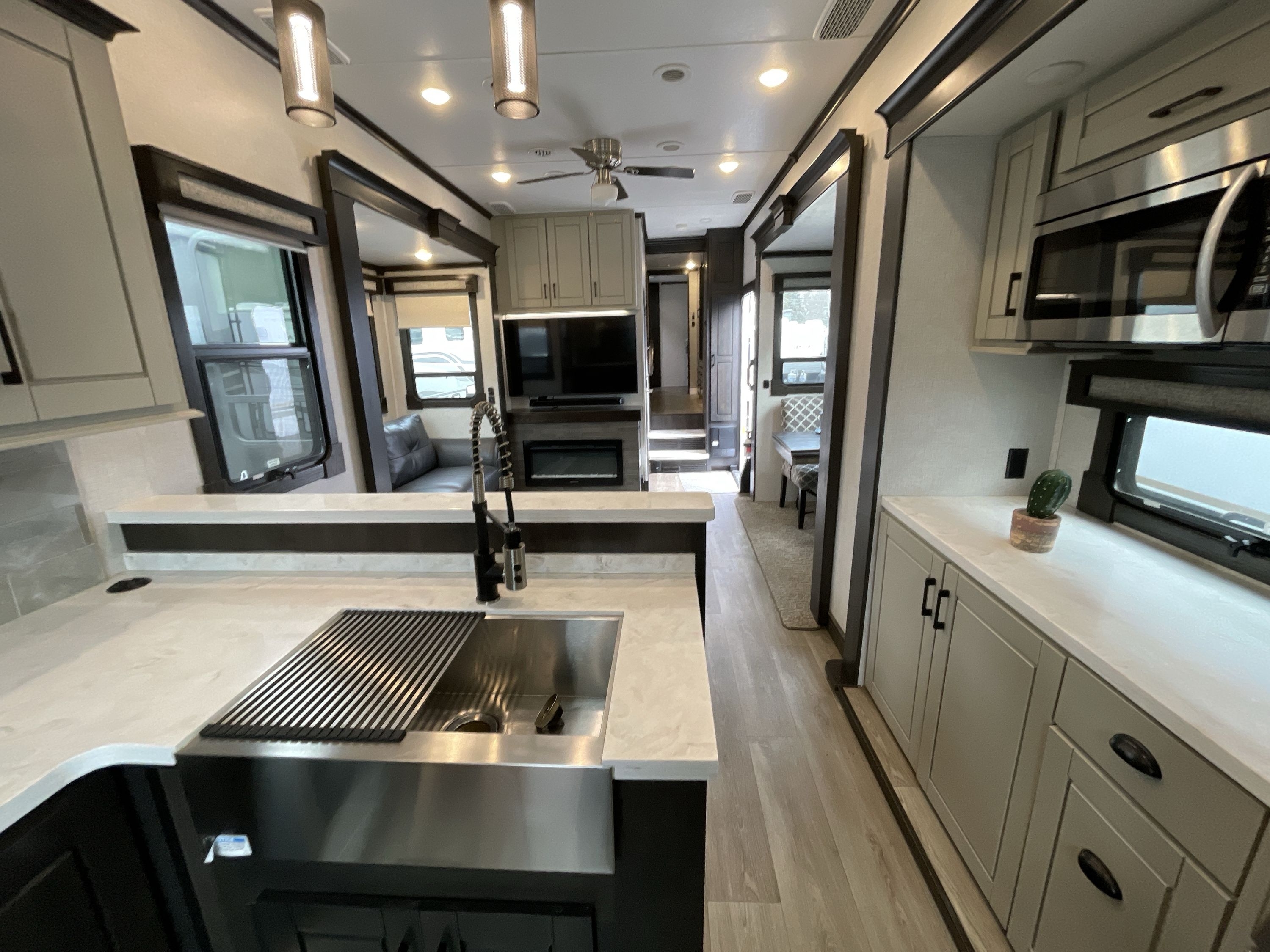2021 Crossroads REDWOOD 4001LK in chichester NH