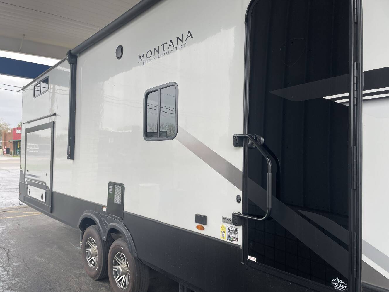 A photo of this 2024 Keystone MONTANA HIGH COUNTRY 377FL