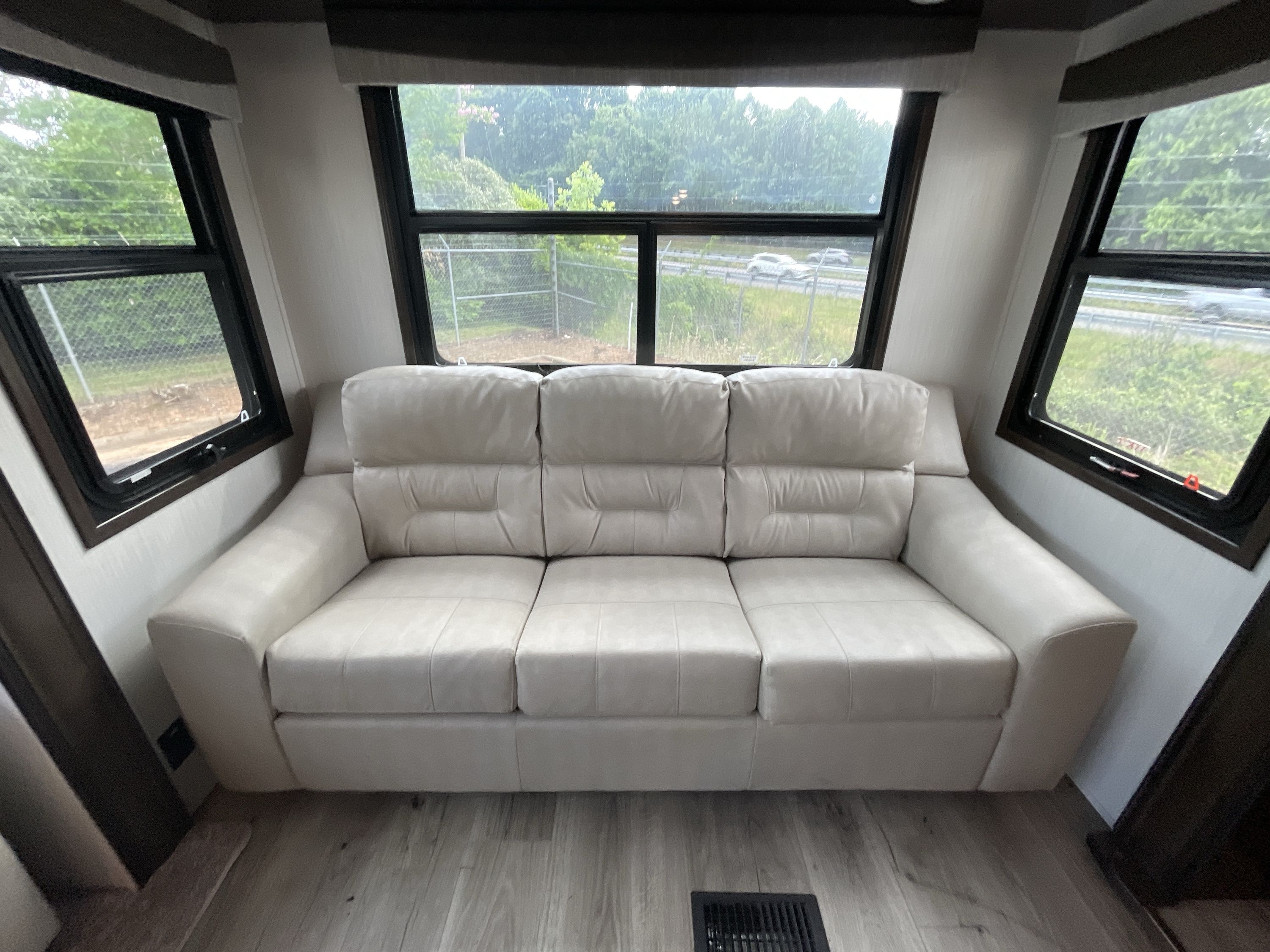 2021 Forest River CEDAR CREEK SILVERBACK 37MBH in statesville NC
