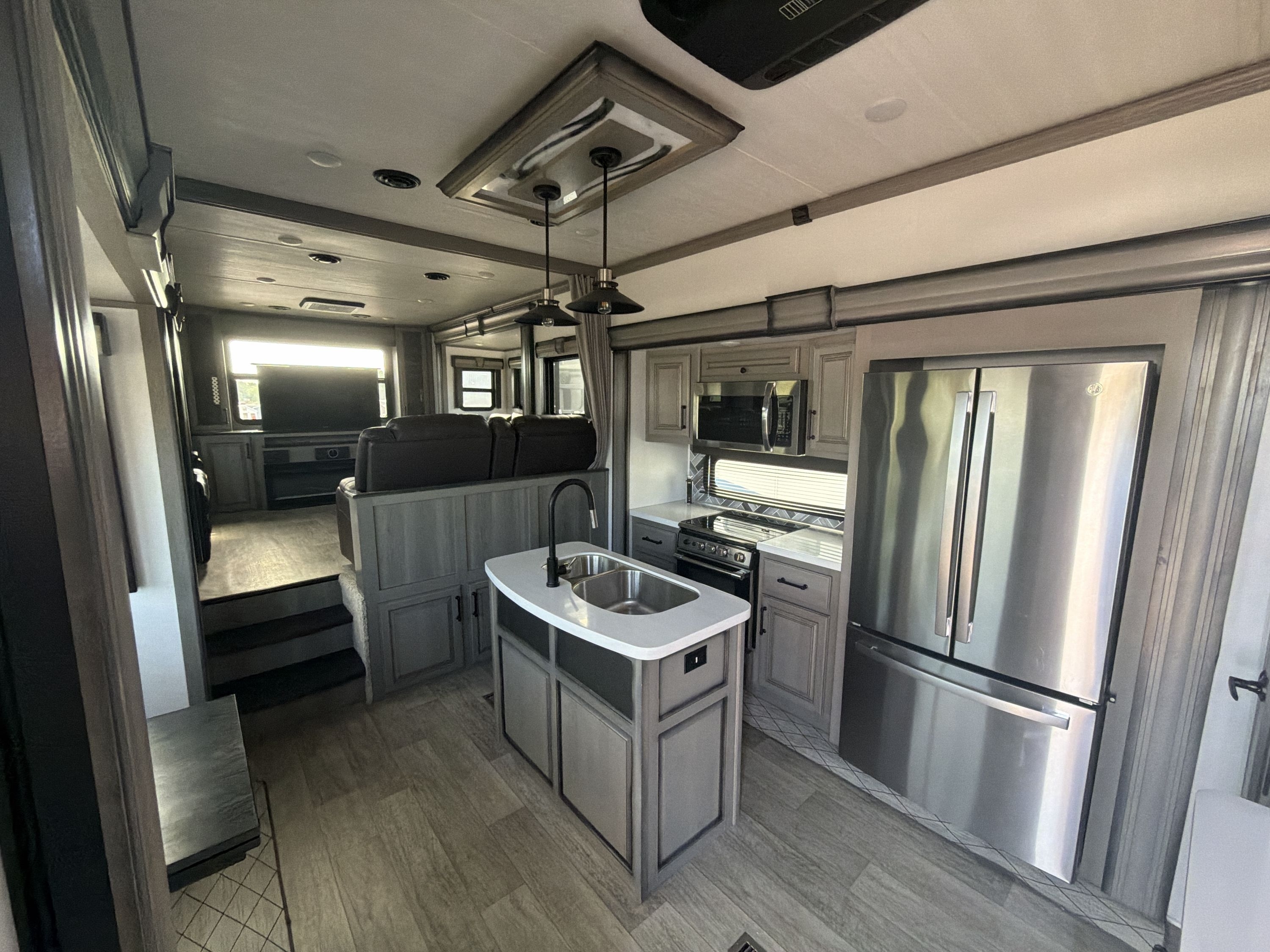 2022 Keystone MONTANA LEGACY 3791RD in chelsea MI