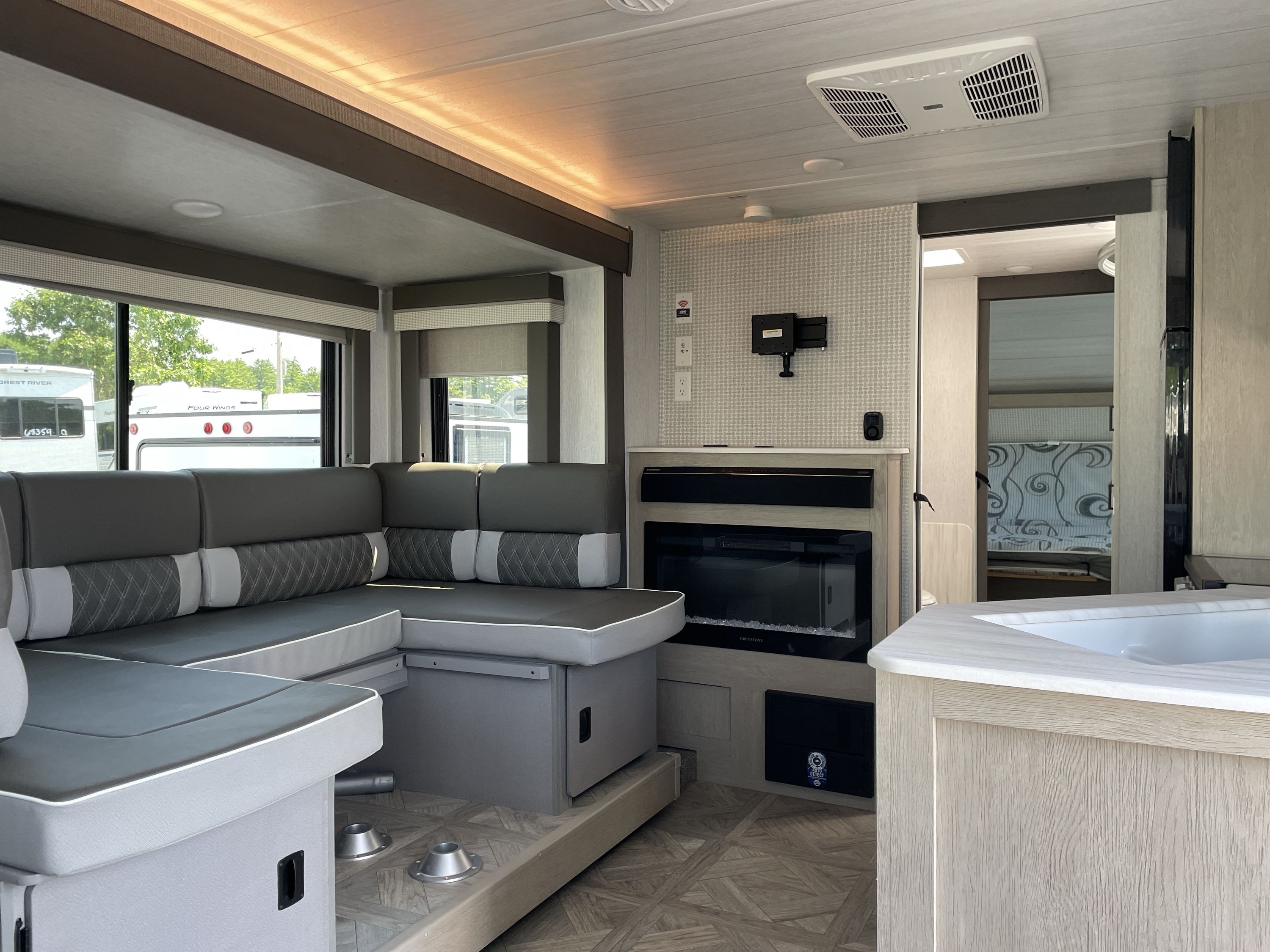 2024 Forest River SALEM CRUISE LITE 24RLXLX in windham ME