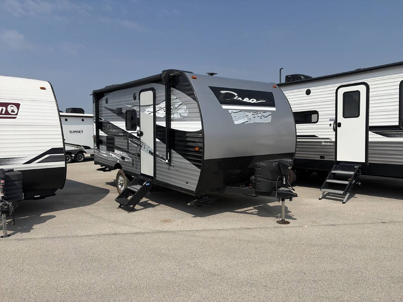A photo of this 2022 Chinook DREAM 178QB