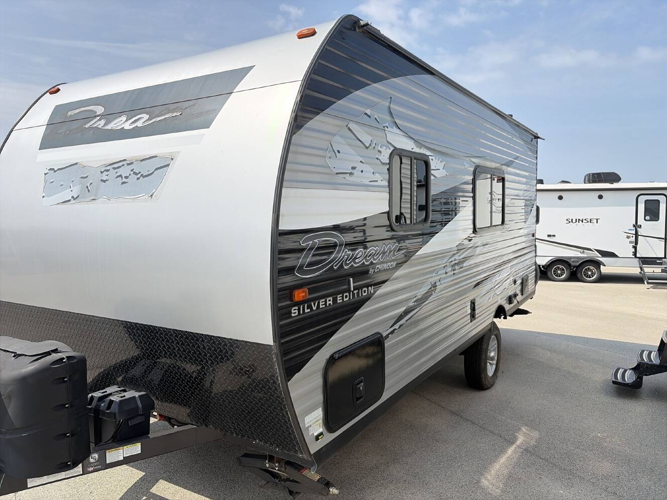A photo of this 2022 Chinook DREAM 178QB