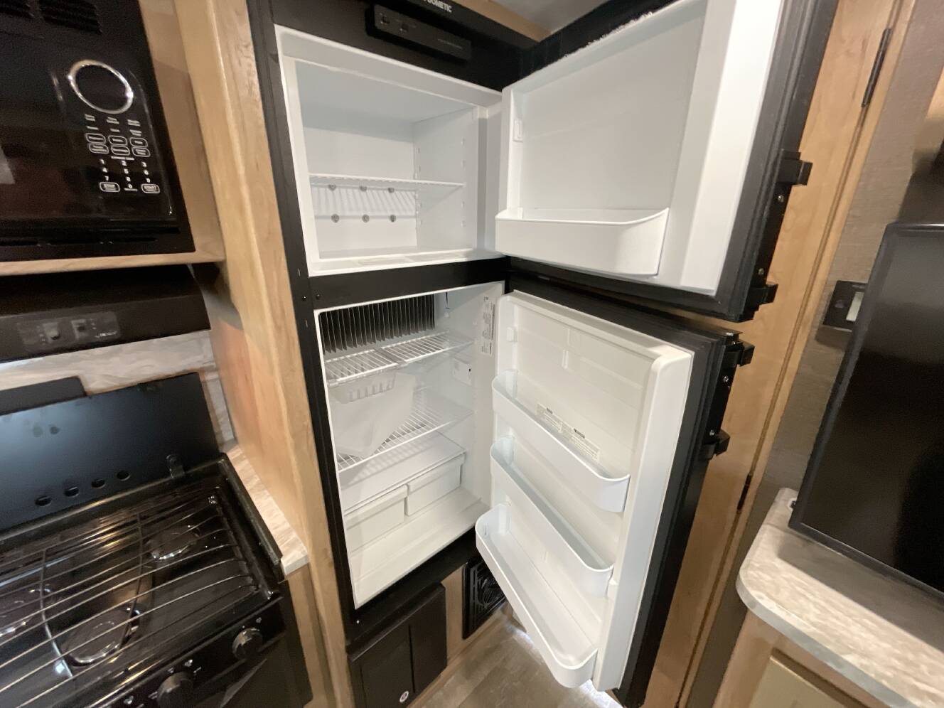 A photo of this 2021 Winnebago MICRO MINNIE 2106FBS