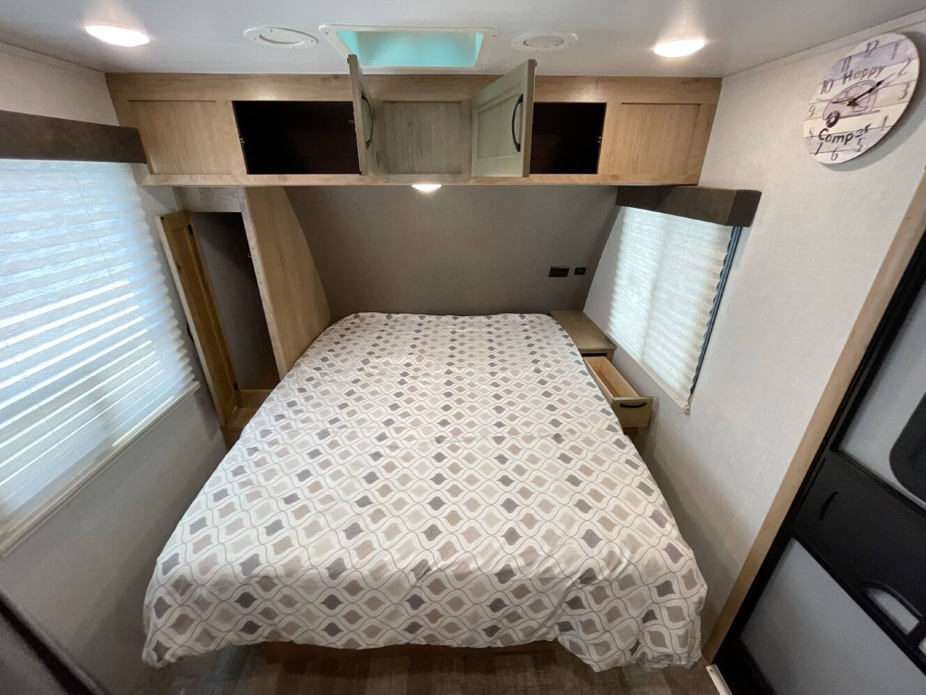 A photo of this 2021 Winnebago MICRO MINNIE 2106FBS