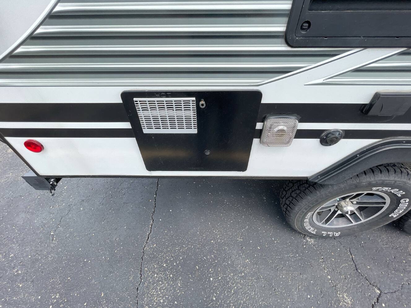 A photo of this 2021 Winnebago MICRO MINNIE 2106FBS