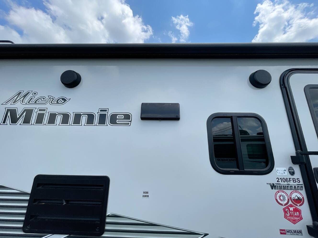 A photo of this 2021 Winnebago MICRO MINNIE 2106FBS