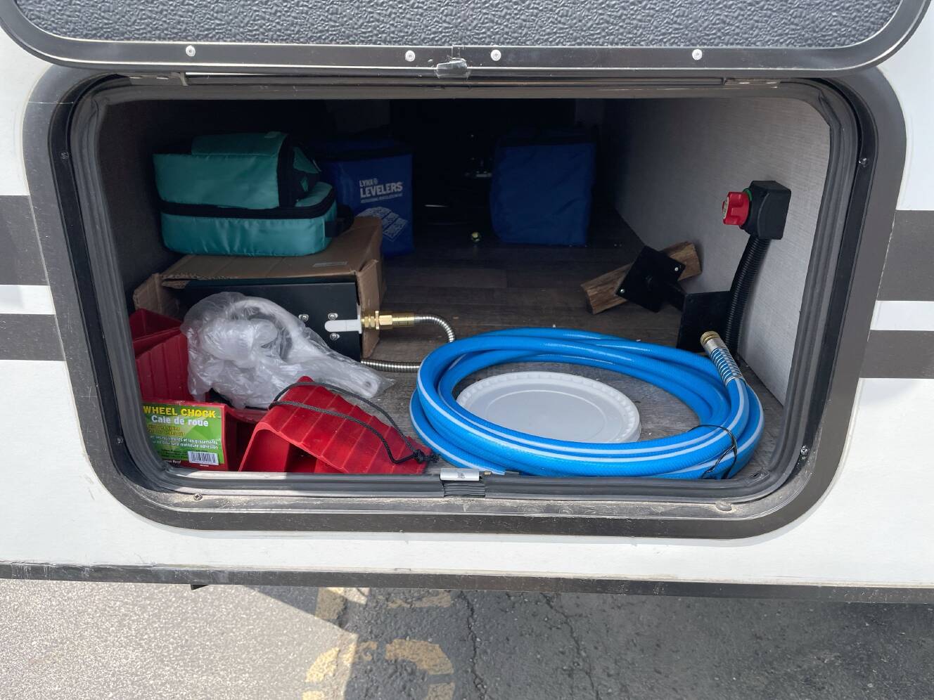 A photo of this 2021 Winnebago MICRO MINNIE 2106FBS