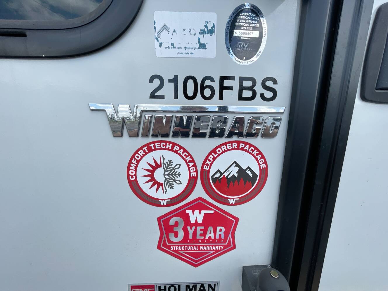 A photo of this 2021 Winnebago MICRO MINNIE 2106FBS