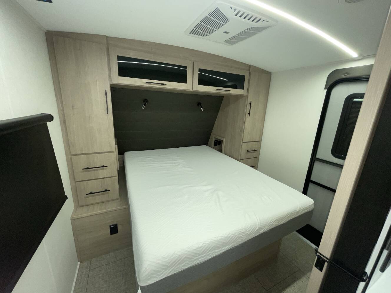 A photo of this 2026 Grand Design IMAGINE 2800BH