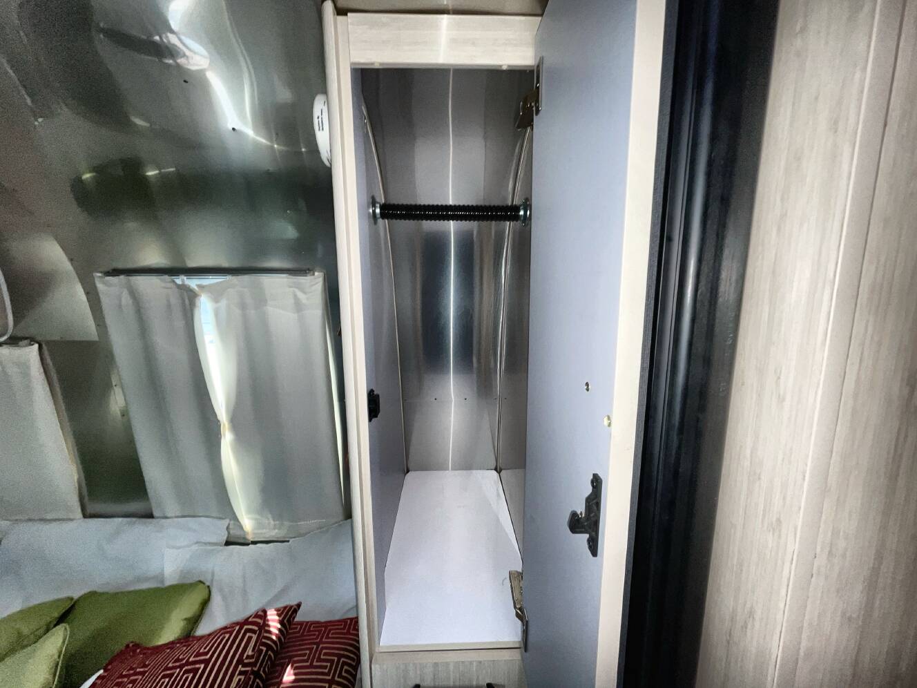 A photo of this 2019 Airstream INTERNATIONAL SERENITY 25FB QUEEN
