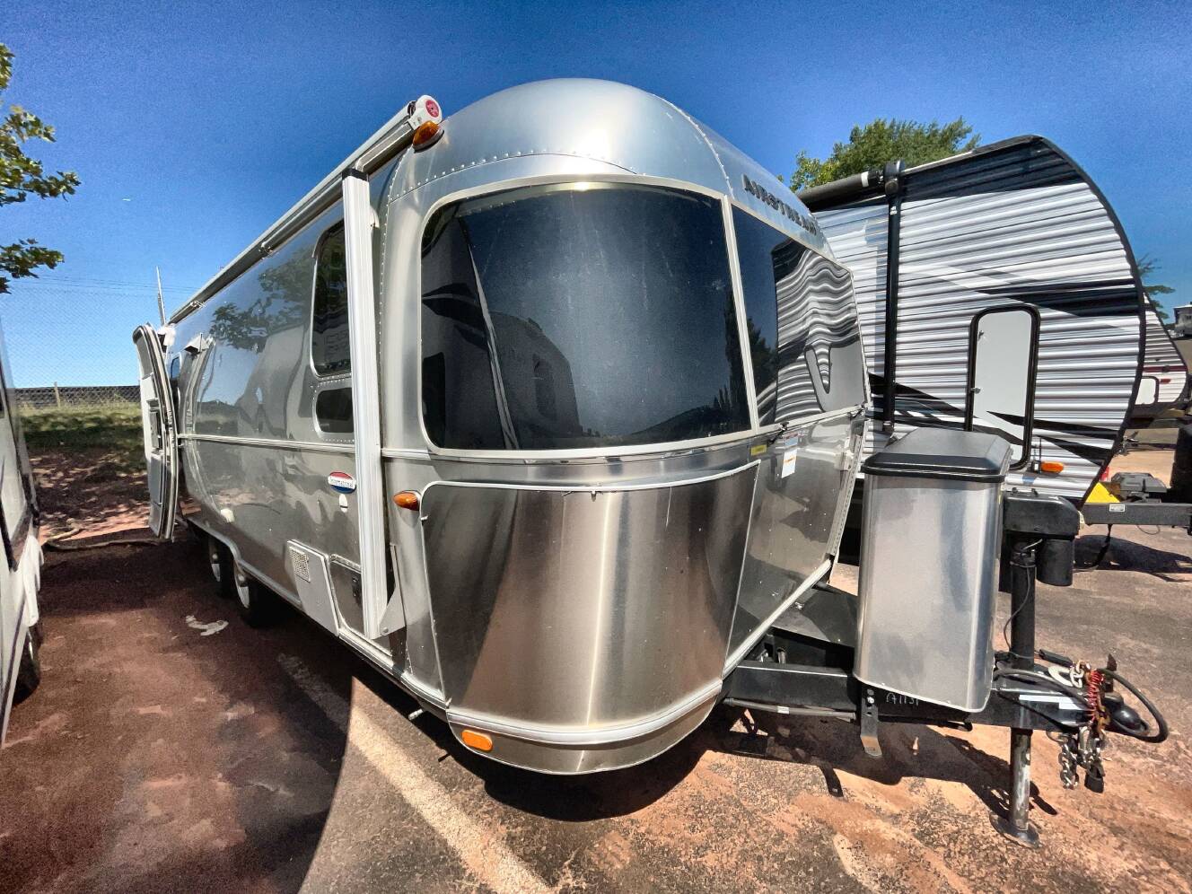 A photo of this 2019 Airstream INTERNATIONAL SERENITY 25FB QUEEN