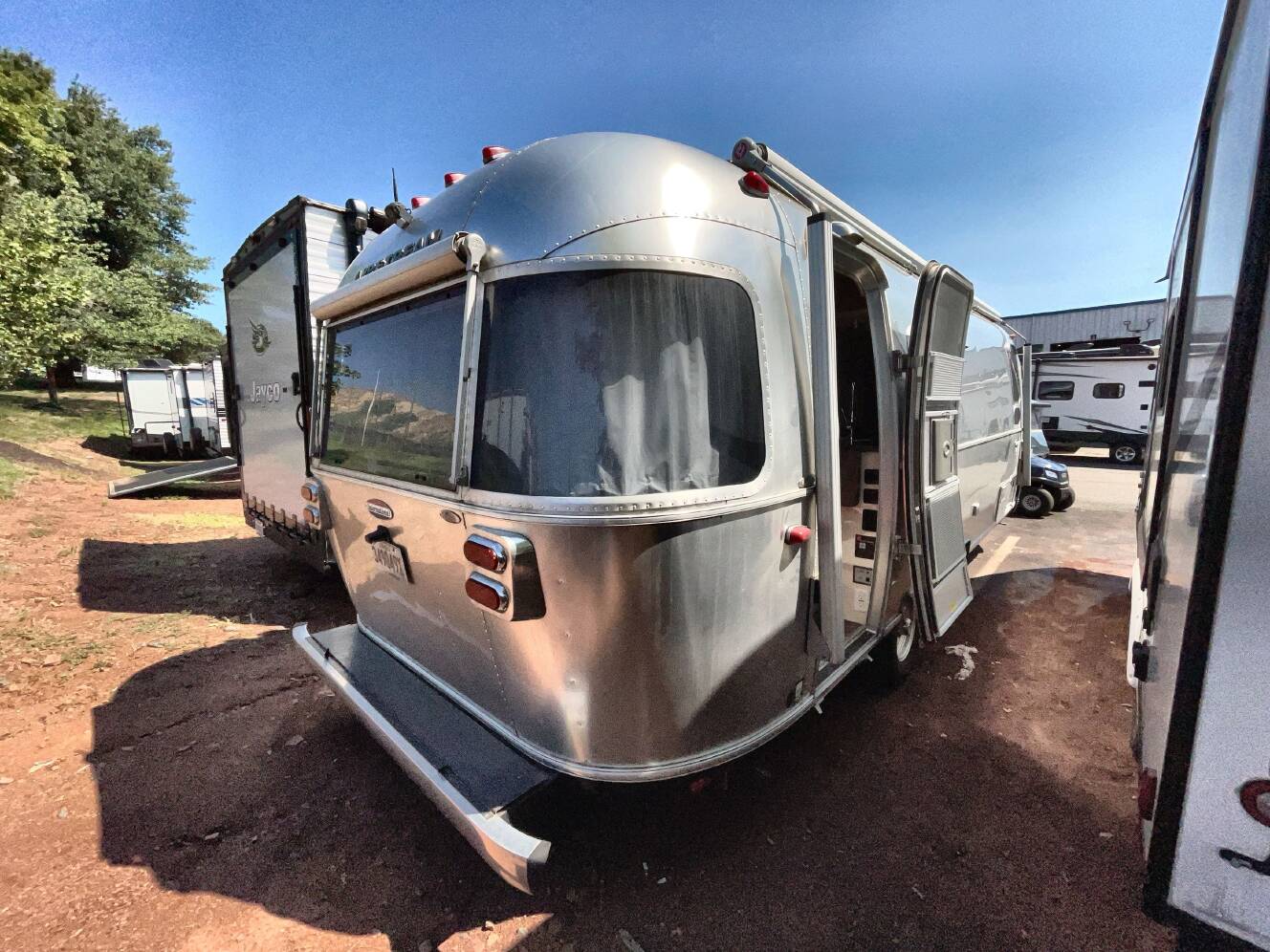 A photo of this 2019 Airstream INTERNATIONAL SERENITY 25FB QUEEN