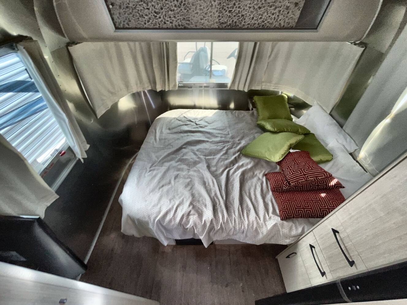 A photo of this 2019 Airstream INTERNATIONAL SERENITY 25FB QUEEN