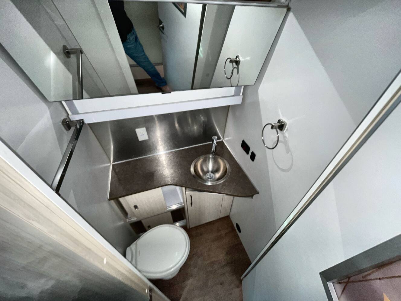 A photo of this 2019 Airstream INTERNATIONAL SERENITY 25FB QUEEN