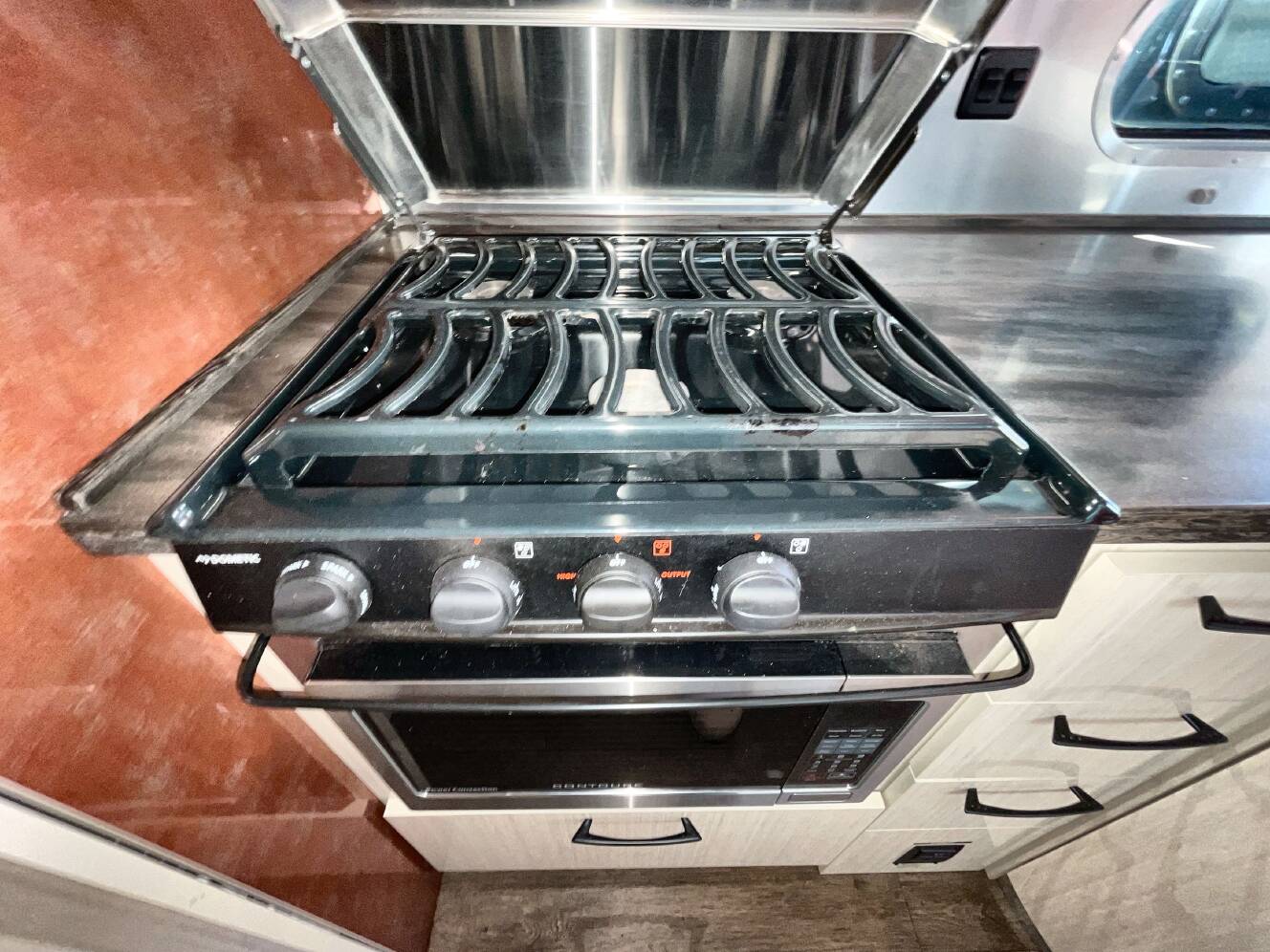 A photo of this 2019 Airstream INTERNATIONAL SERENITY 25FB QUEEN