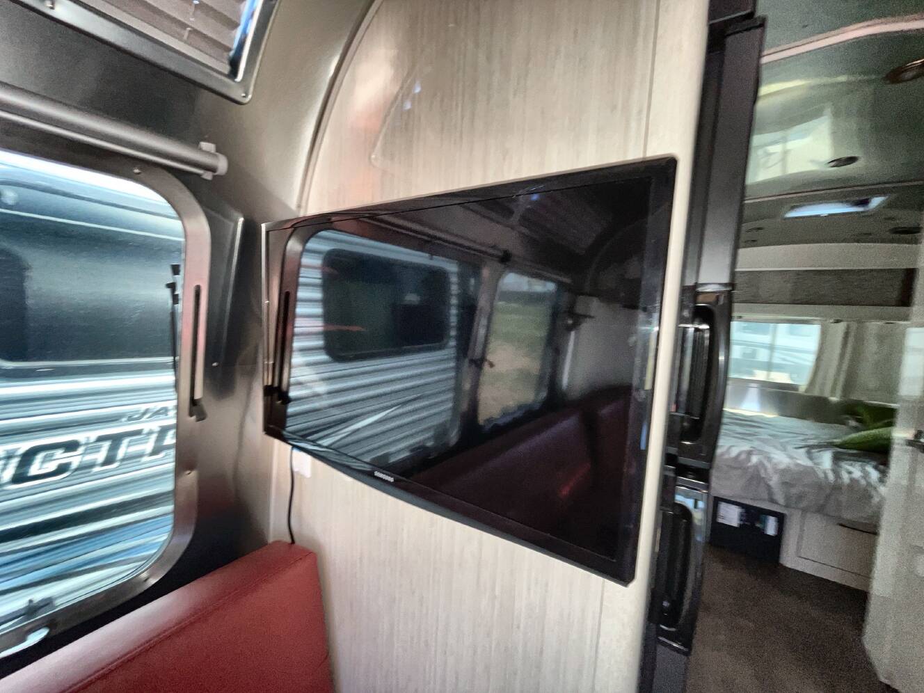 A photo of this 2019 Airstream INTERNATIONAL SERENITY 25FB QUEEN