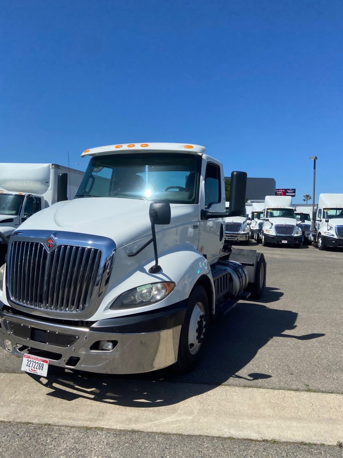 2019 INTERNATIONAL RH613 DAYCAB S/A in Santa Fe Springs, CA