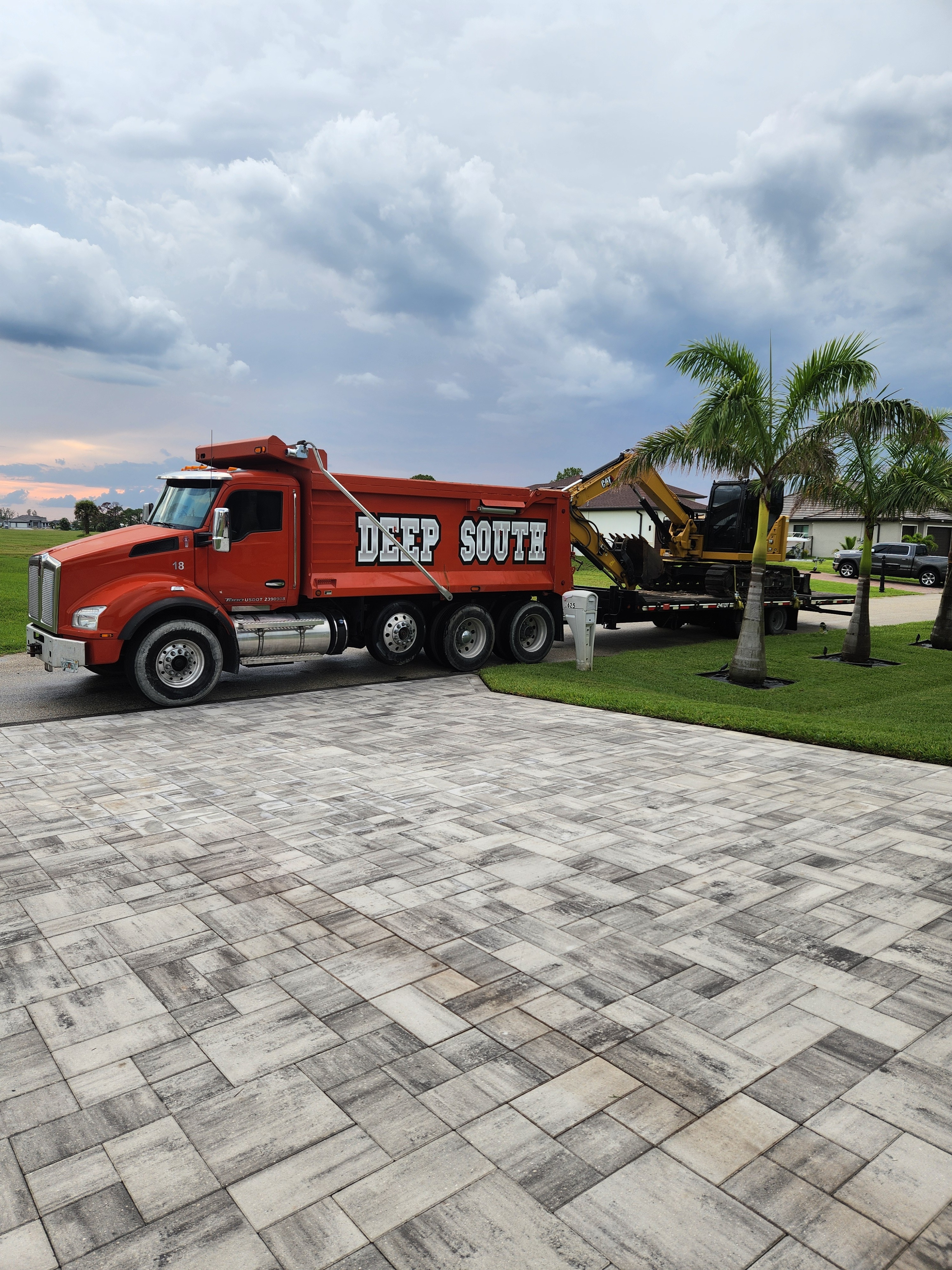 2018 KENWORTH T880 in Cape Coral, FL
