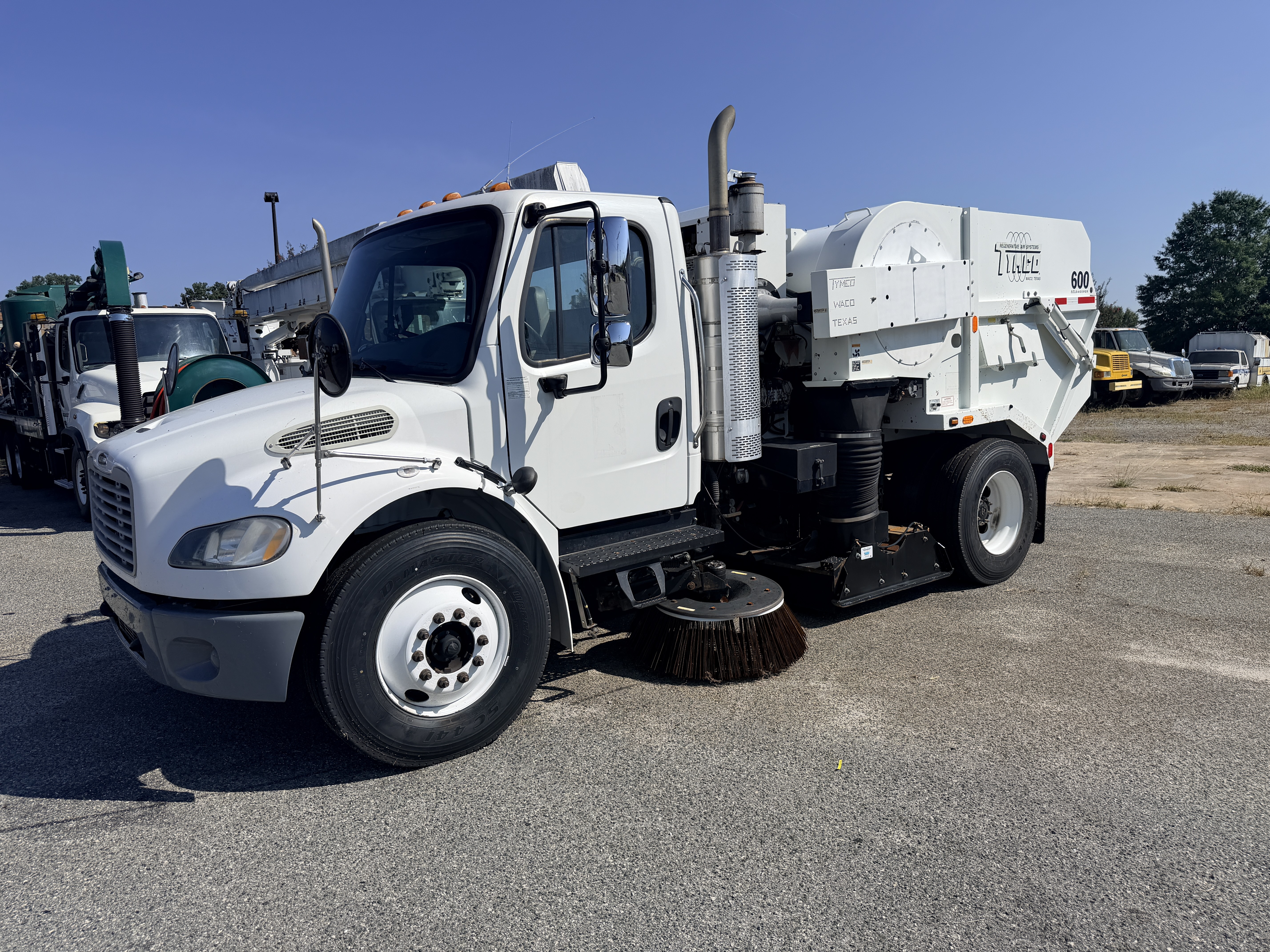 2015 FREIGHTLINER BUSINESS CLASS M2 106 in Greensboro, NC