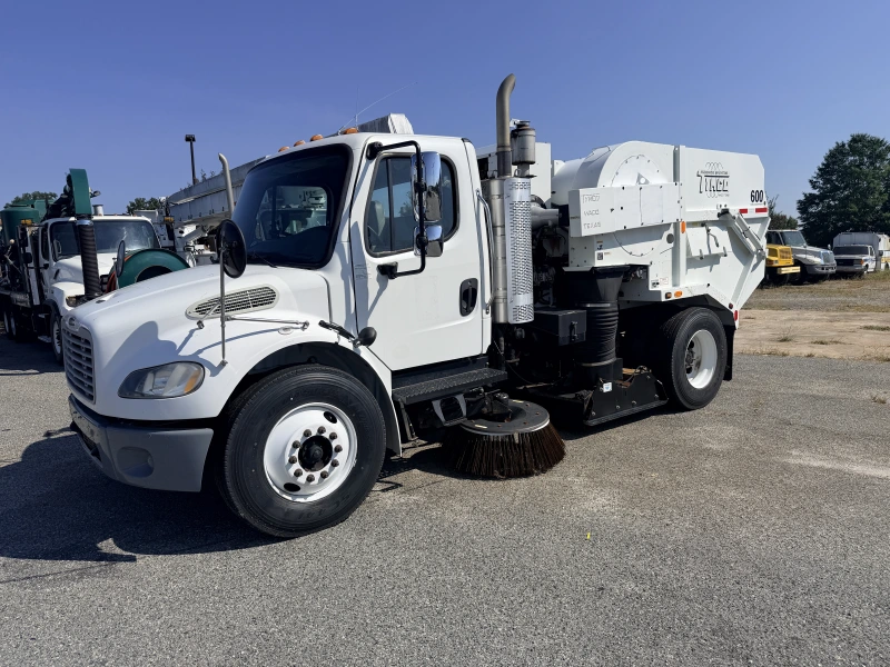 2015 FREIGHTLINER BUSINESS CLASS M2 106