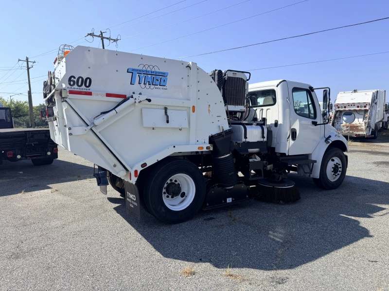 2015 FREIGHTLINER BUSINESS CLASS M2 106