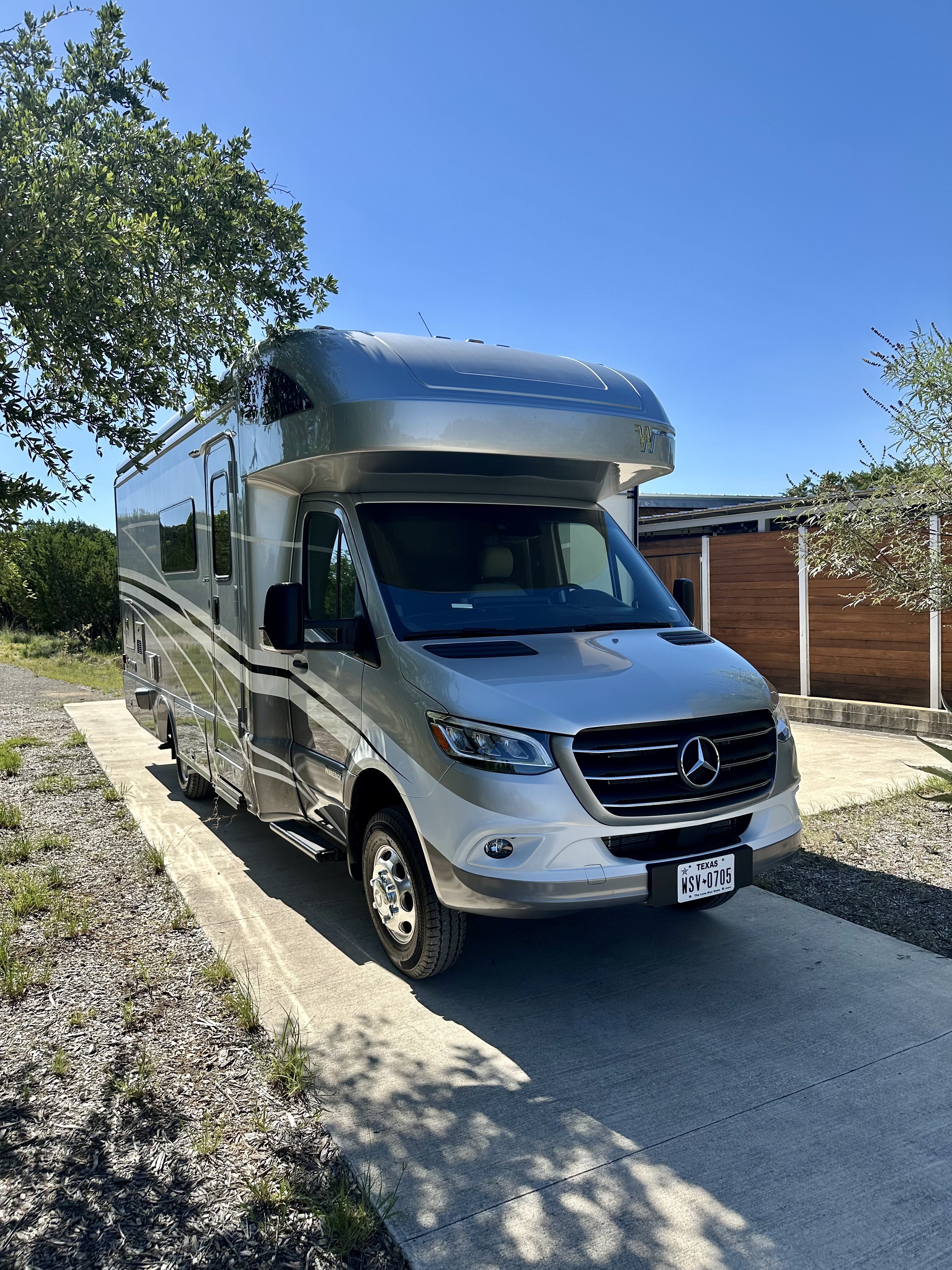 2025 Winnebago NAVION 24D RV