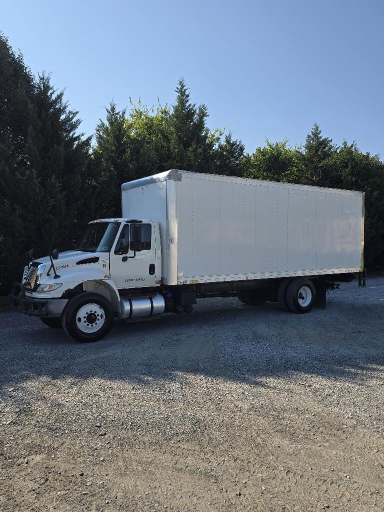 2017 INTERNATIONAL 4300 in Altavista, VA