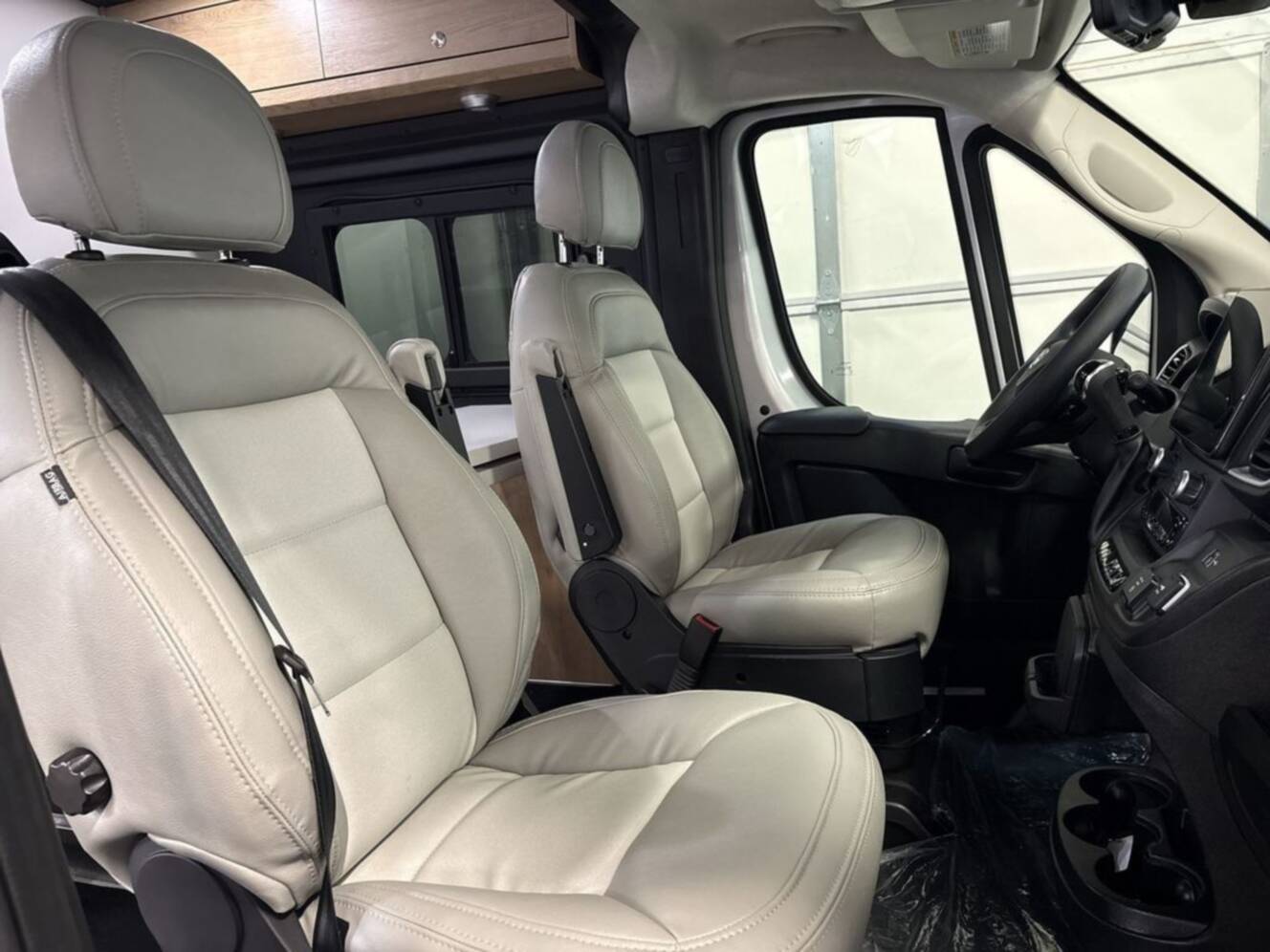 A photo of this 2025 Airstream Rangeline BASE PT
