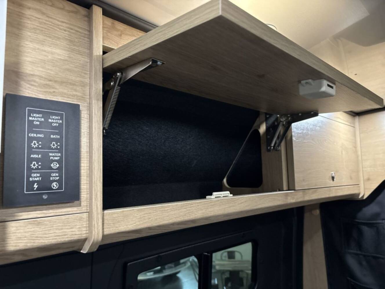 A photo of this 2025 Airstream Rangeline BASE PT