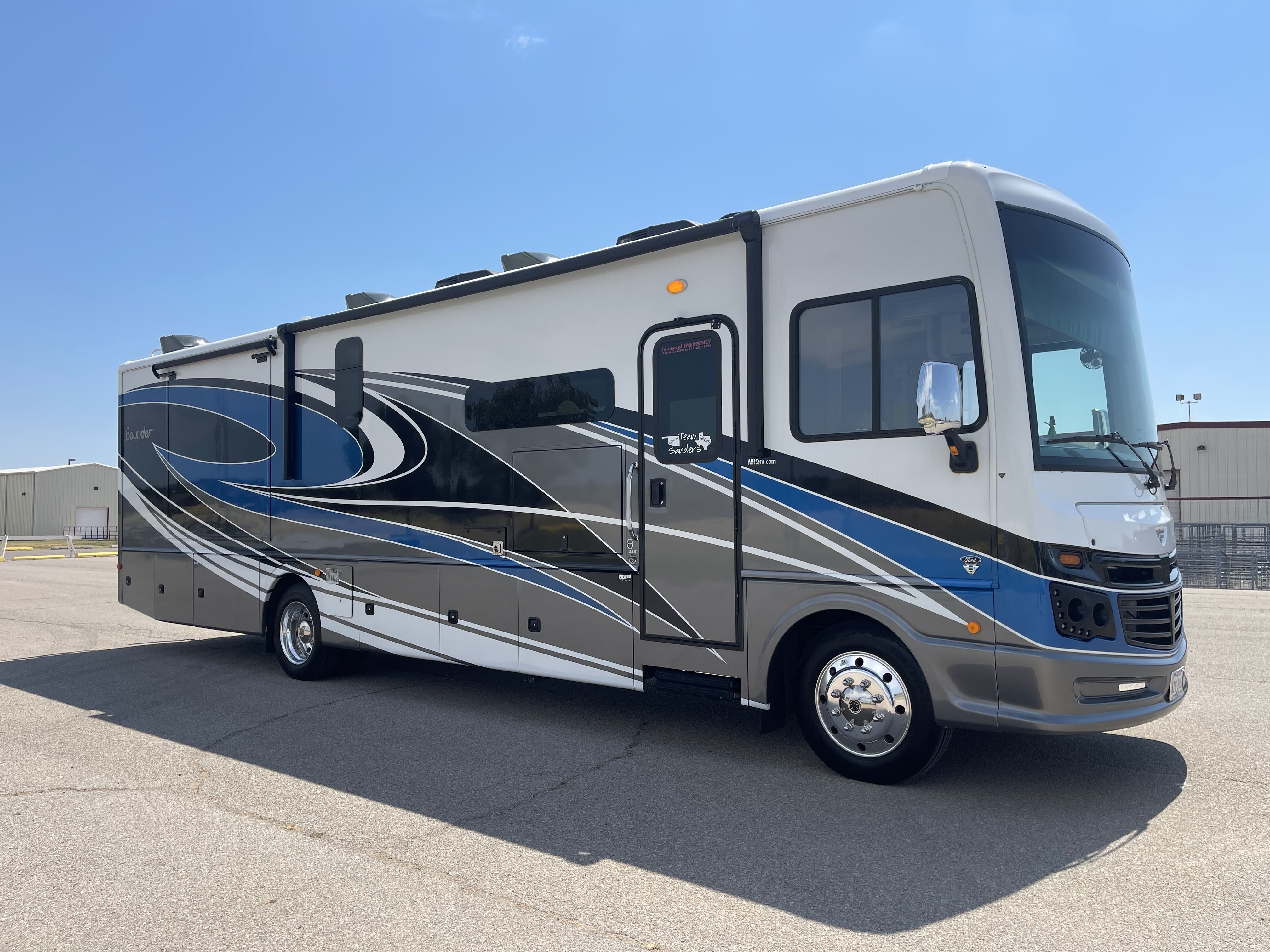 2021 Fleetwood BOUNDER 35K RV
