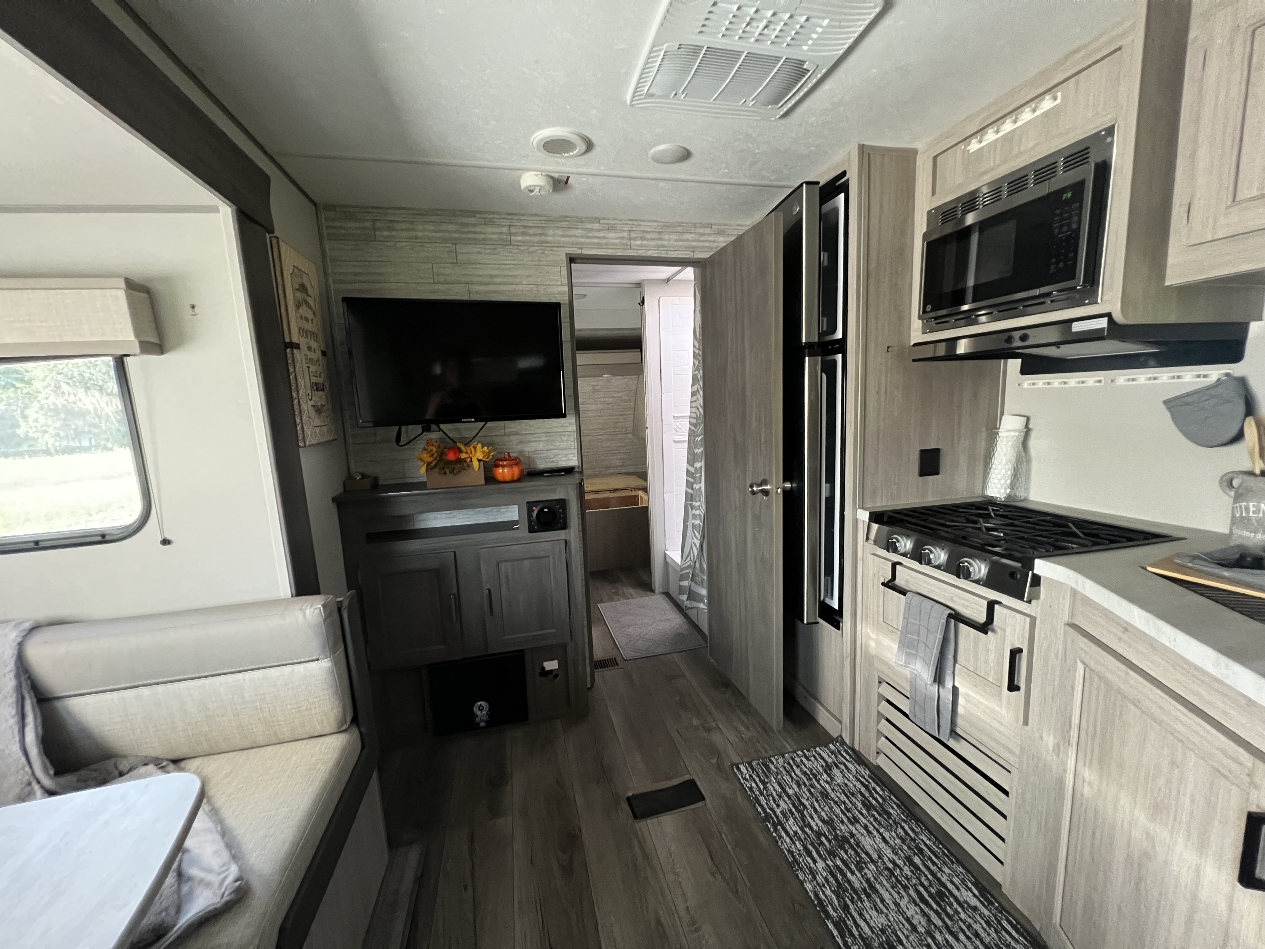 2024 Coachmen CATALINA SUMMIT SERIES 8 231MKS in plant city FL